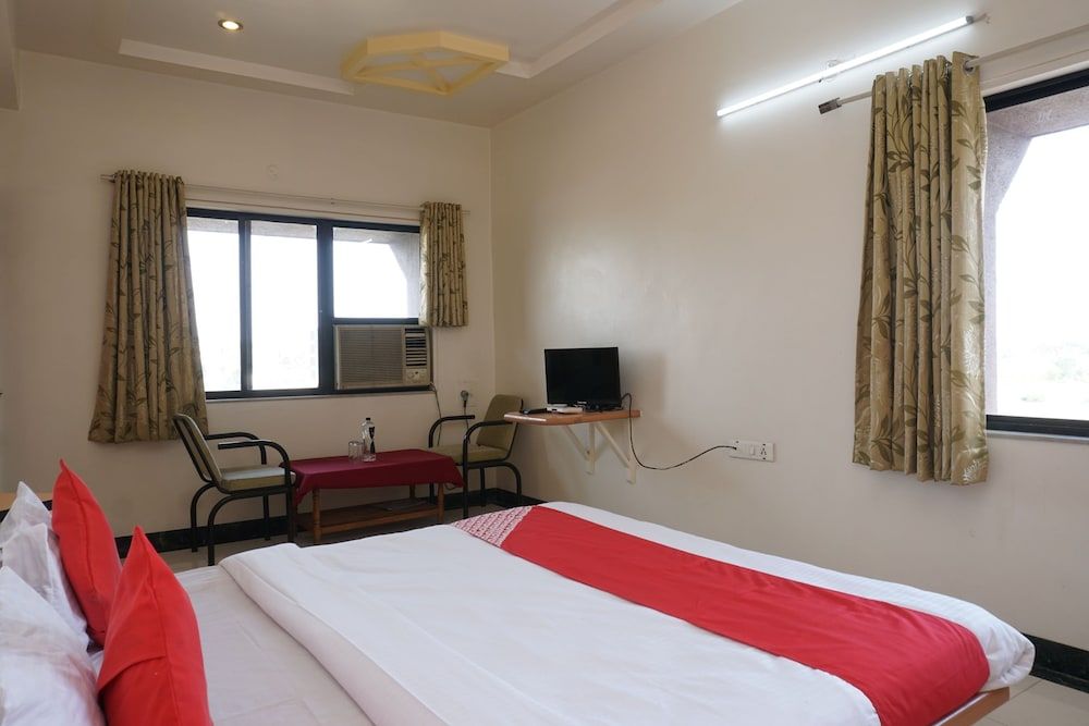 OYO 24487 Hotel Raj Regency Standard Room 10