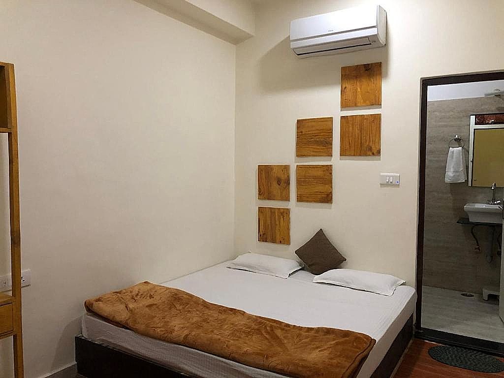 Madpackers Hostel Agra Standard Double Ensuite 3
