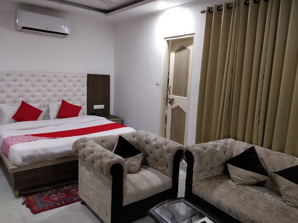 OYO 24209 The Pearly Gate Suite, 1 King Bed