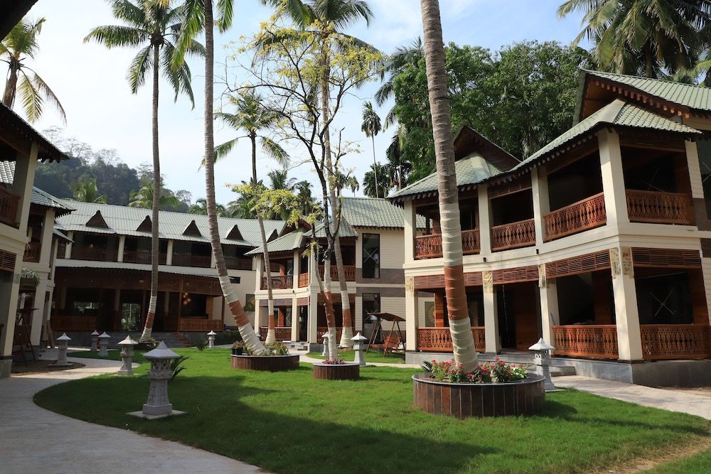 Sandyy Waves Beach Resort
