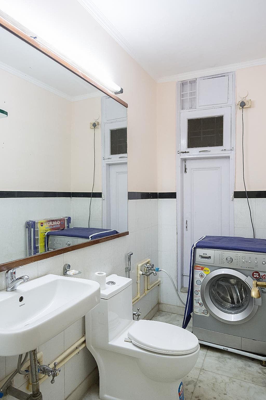 Under My Roof Green Park Double Room 2