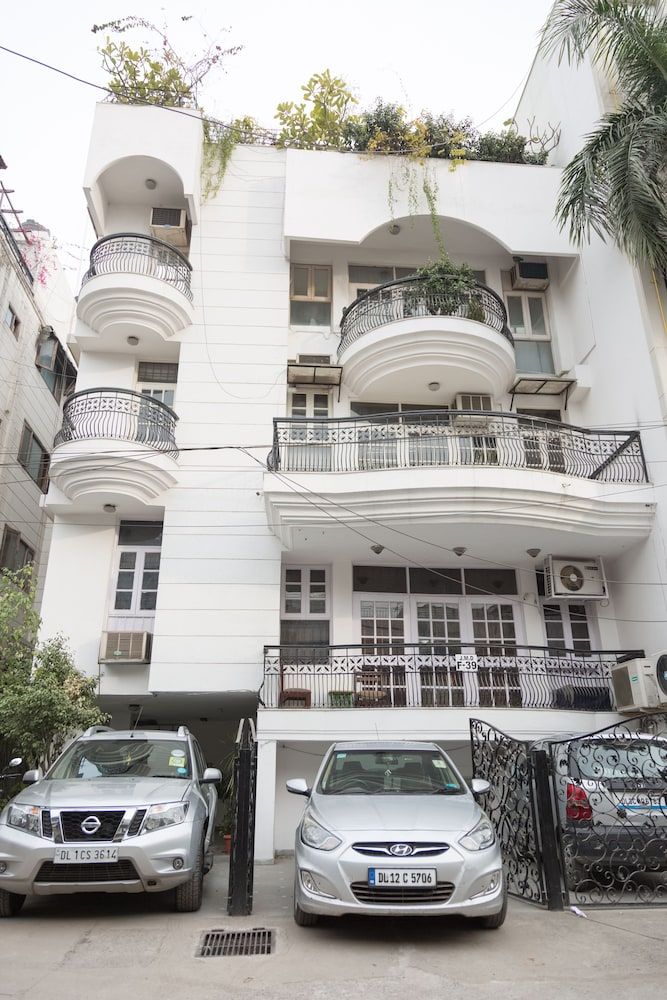 undefined Under My Roof Green Park 3