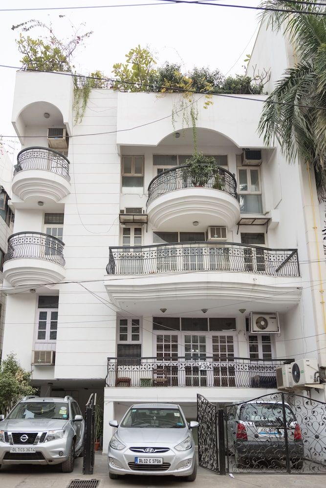 undefined Under My Roof Green Park 2