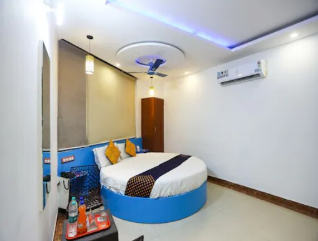 PREMIUM SUITE ROOM WITH AIRPORT PICK UP AND AIRPORT DROP AND FREE WIFI