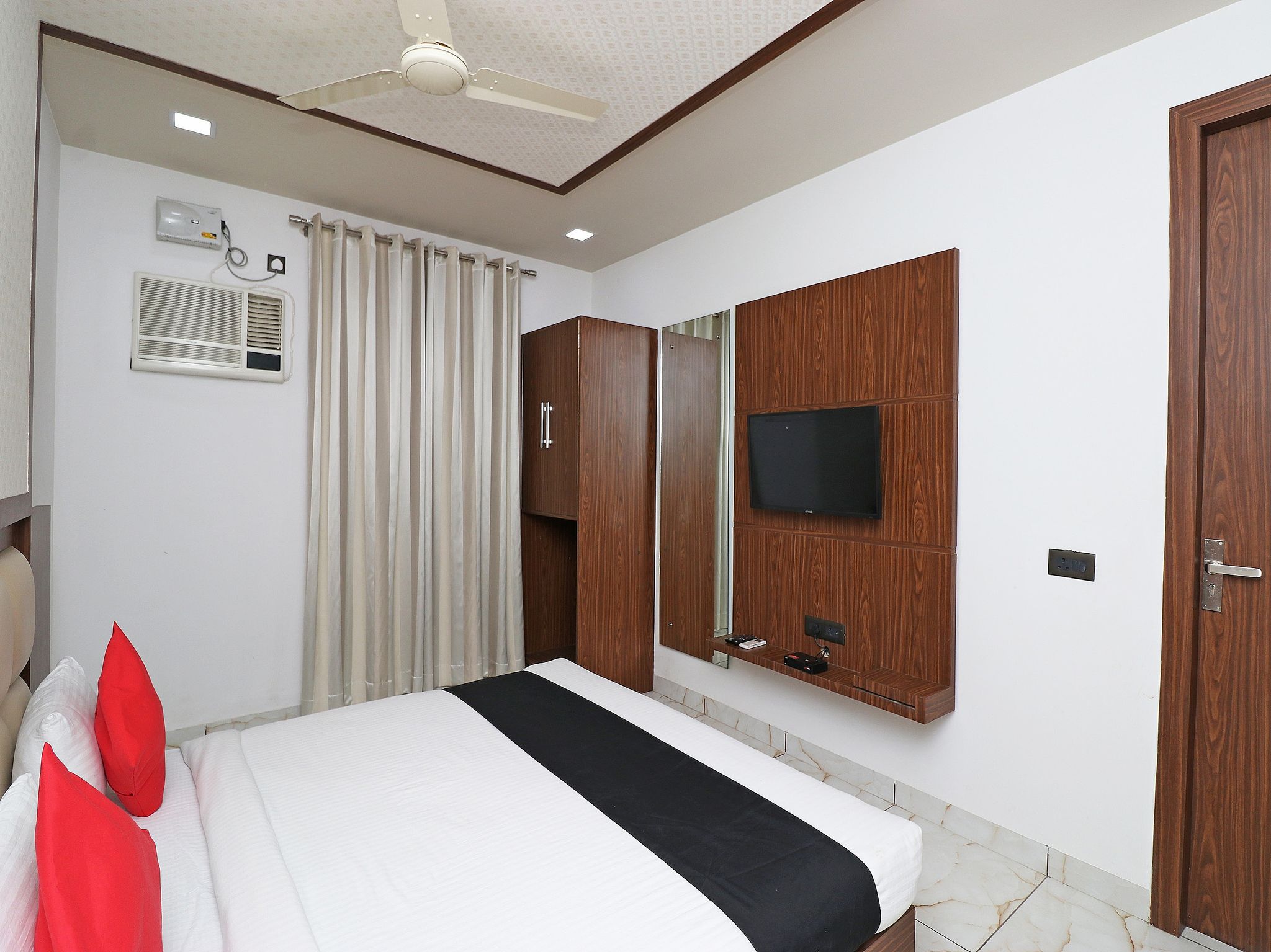 Hotel Mount Hill BUSINESS ROOM WITH FREE WIFI 2