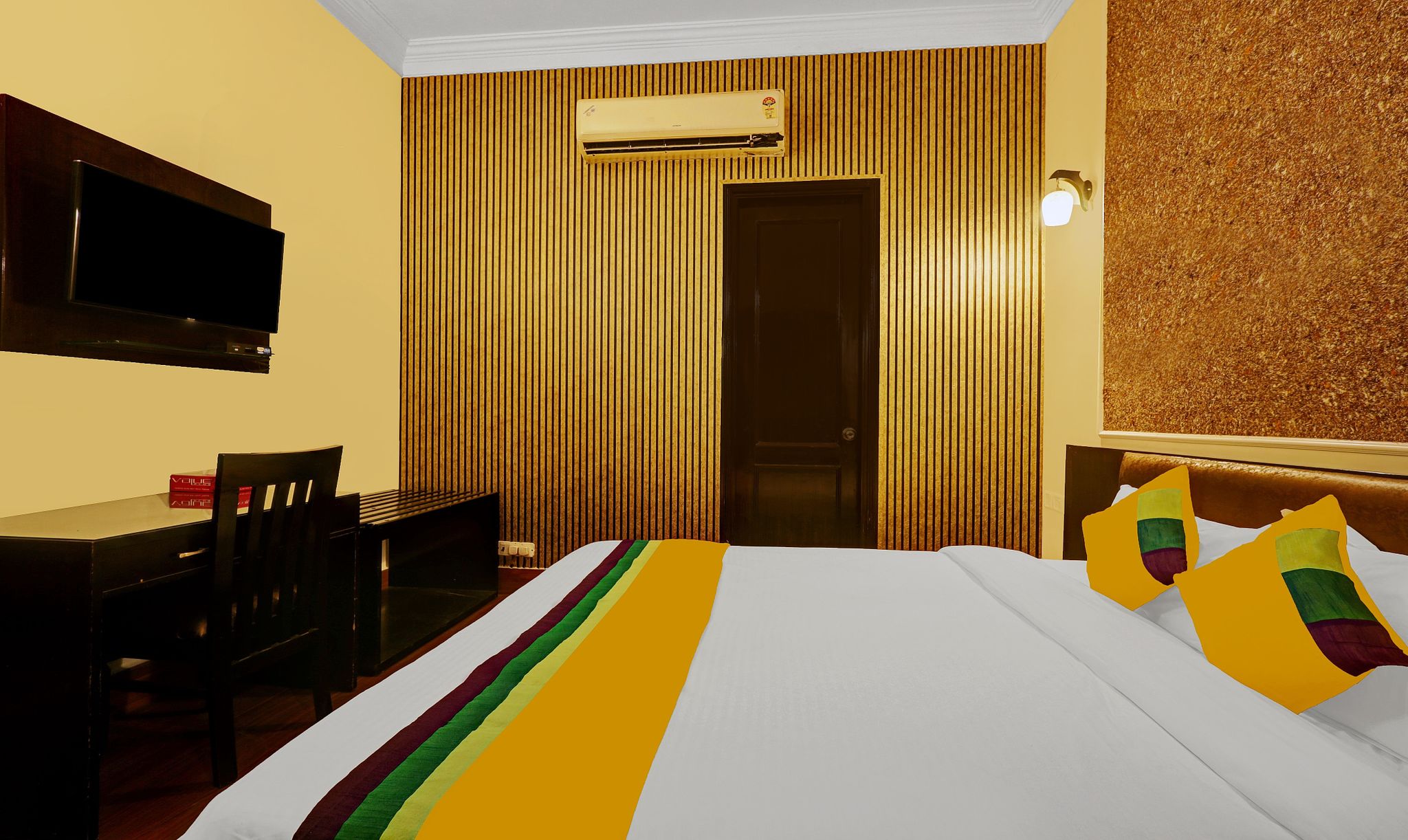 Itsy Hotels Connaught Mews Deluxe Double Room 7