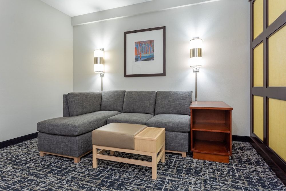 Room, Multiple Beds (High Floor)