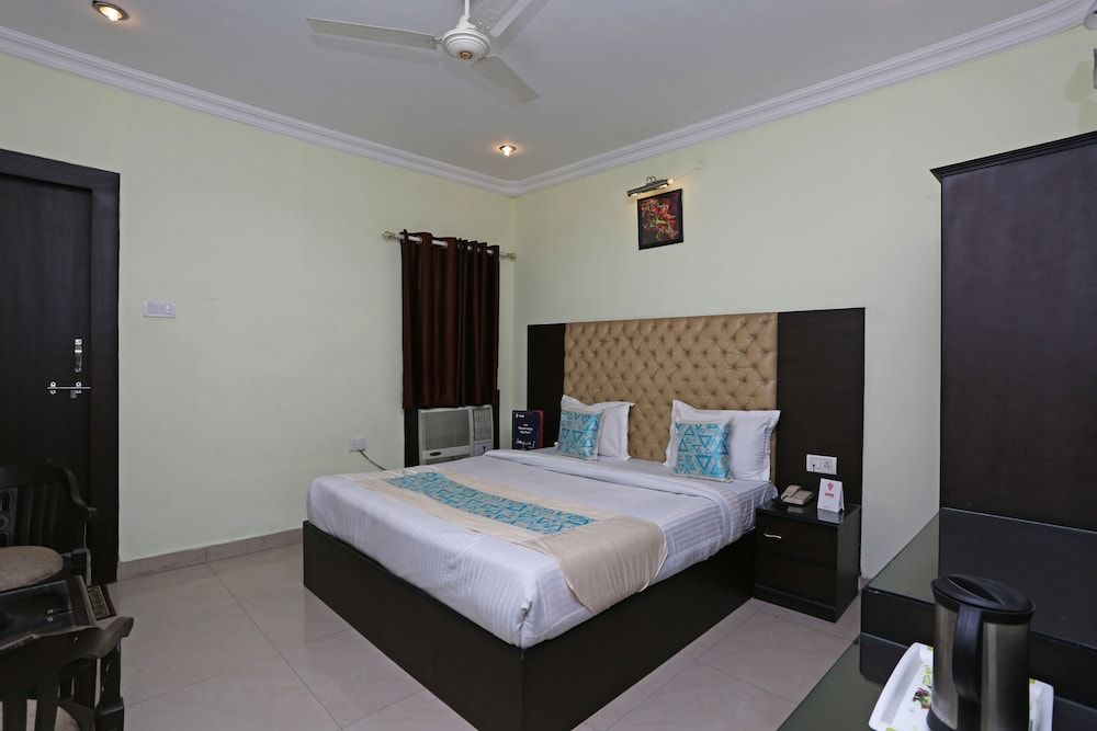 undefined OYO 8909 Hotel Grand 6