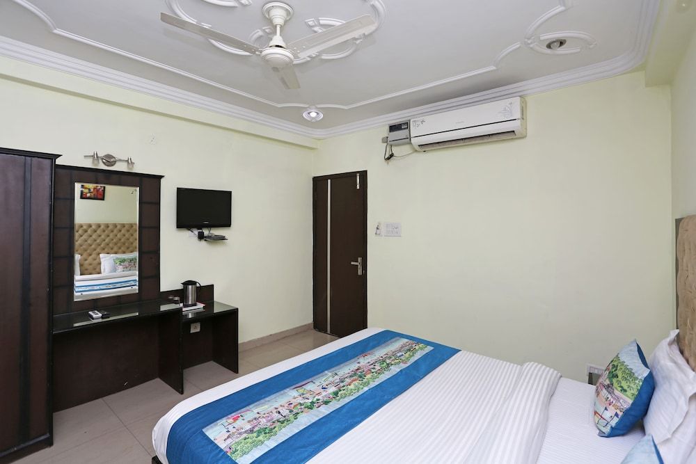 undefined OYO 8909 Hotel Grand 5
