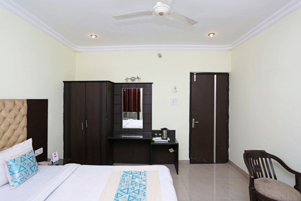 undefined OYO 8909 Hotel Grand 9