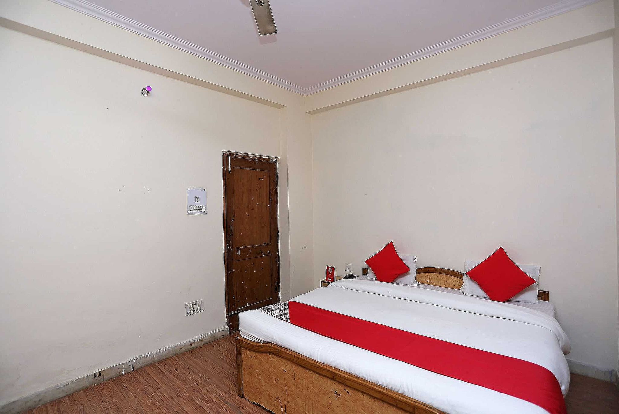 Hotel O by OYO Dolphin Classic