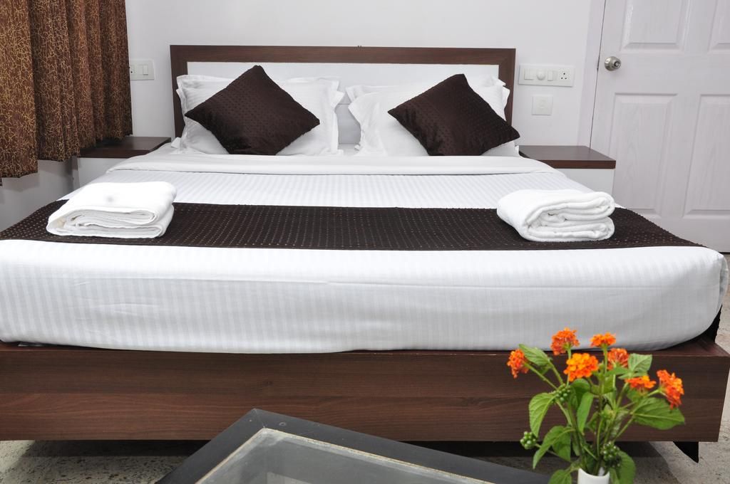 Munnar Summer Castle Deluxe Non Ac with Balcony 2