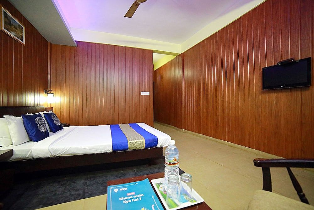 OYO 8506 Pallivasal Standard Double or Twin Room, 1 Double Bed, Private Bathroom 2