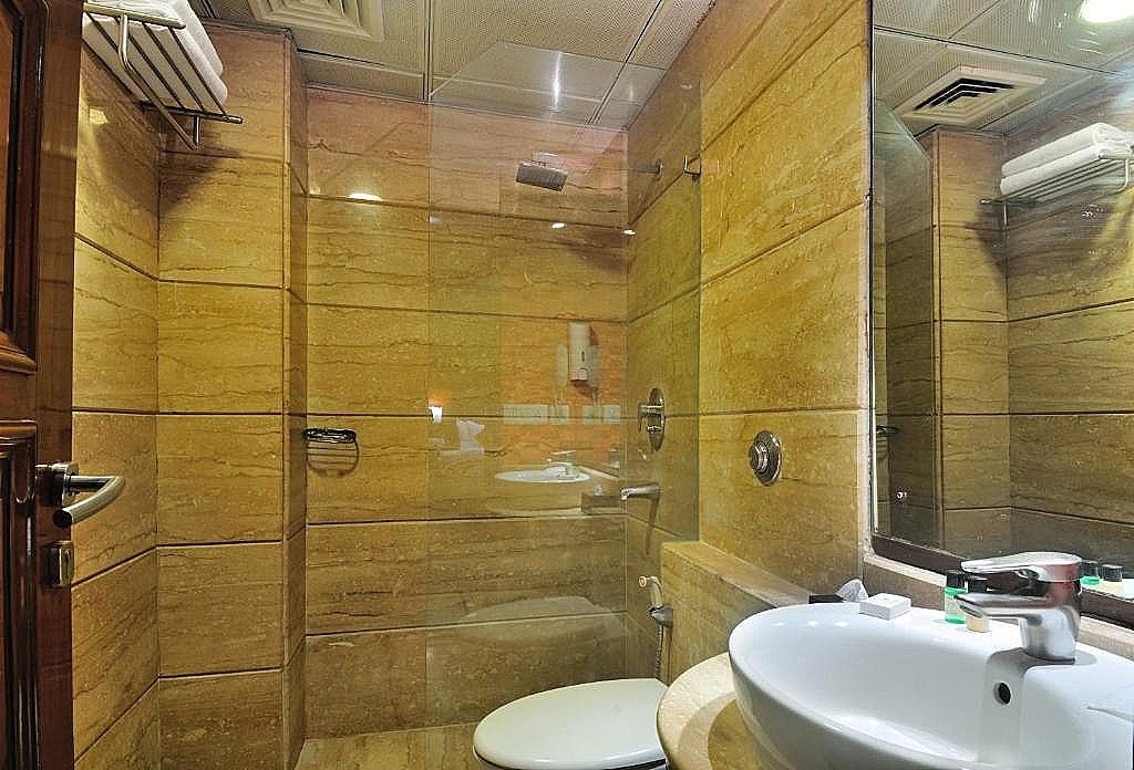 Hotel Aura @ New Delhi Railway Station Deluxe Room 7