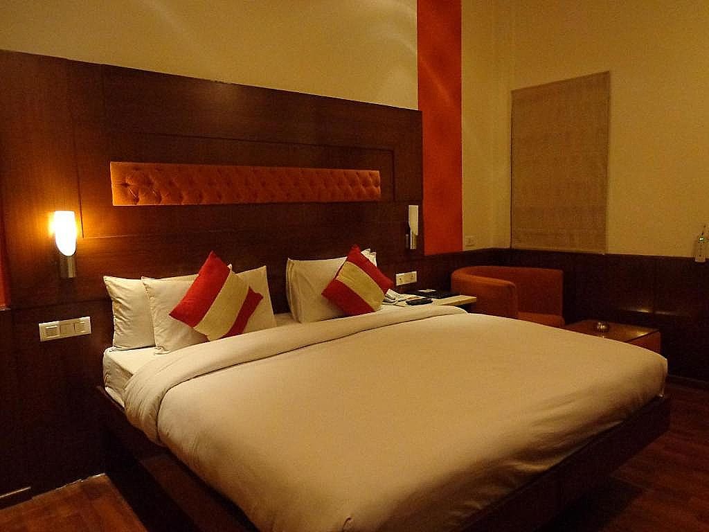 Hotel Aura @ New Delhi Railway Station Deluxe Room 6