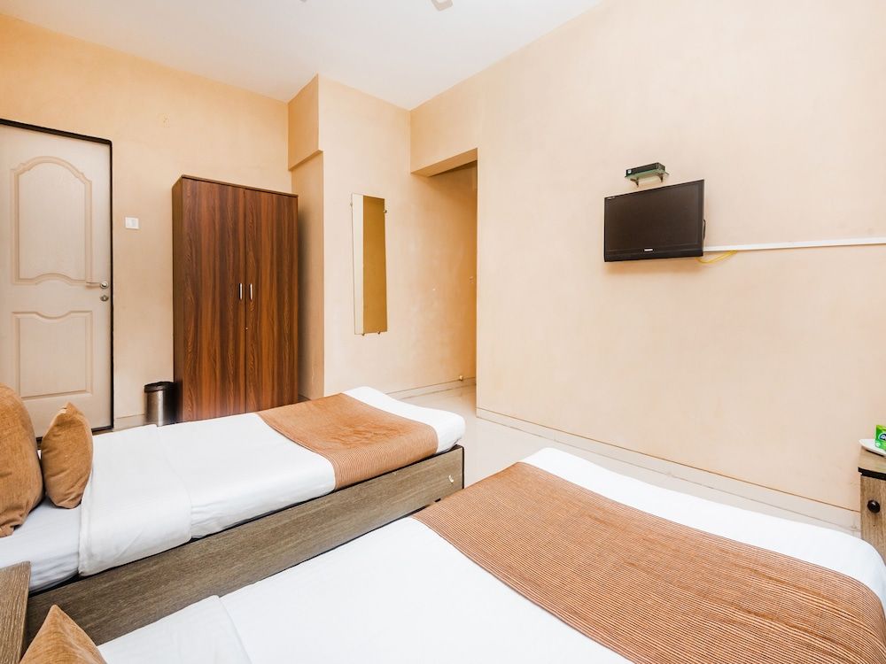 TULIIPSTAYS - Vikhroli Mayfair Hillcrest Deluxe Room 17