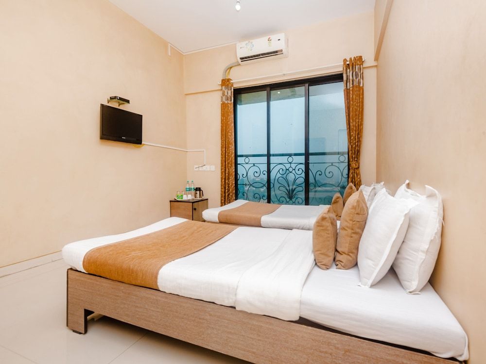 TULIIPSTAYS - Vikhroli Mayfair Hillcrest Deluxe Room 18