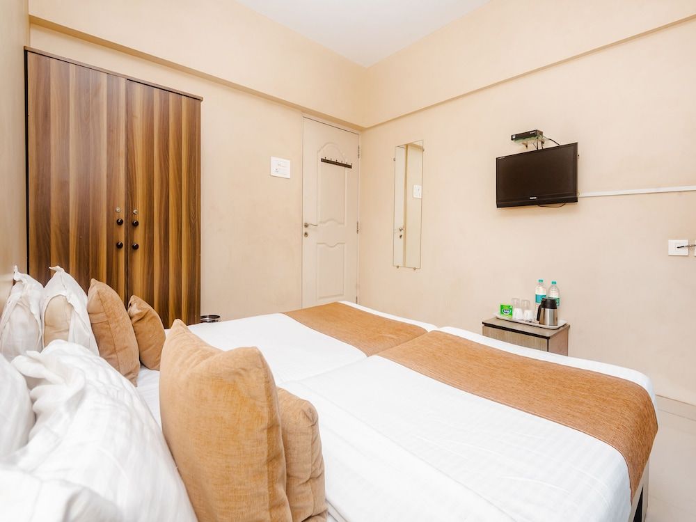 TULIIPSTAYS - Vikhroli Mayfair Hillcrest Deluxe Room 7