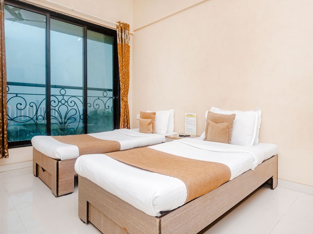 TULIIPSTAYS - Vikhroli Mayfair Hillcrest Deluxe Room 10