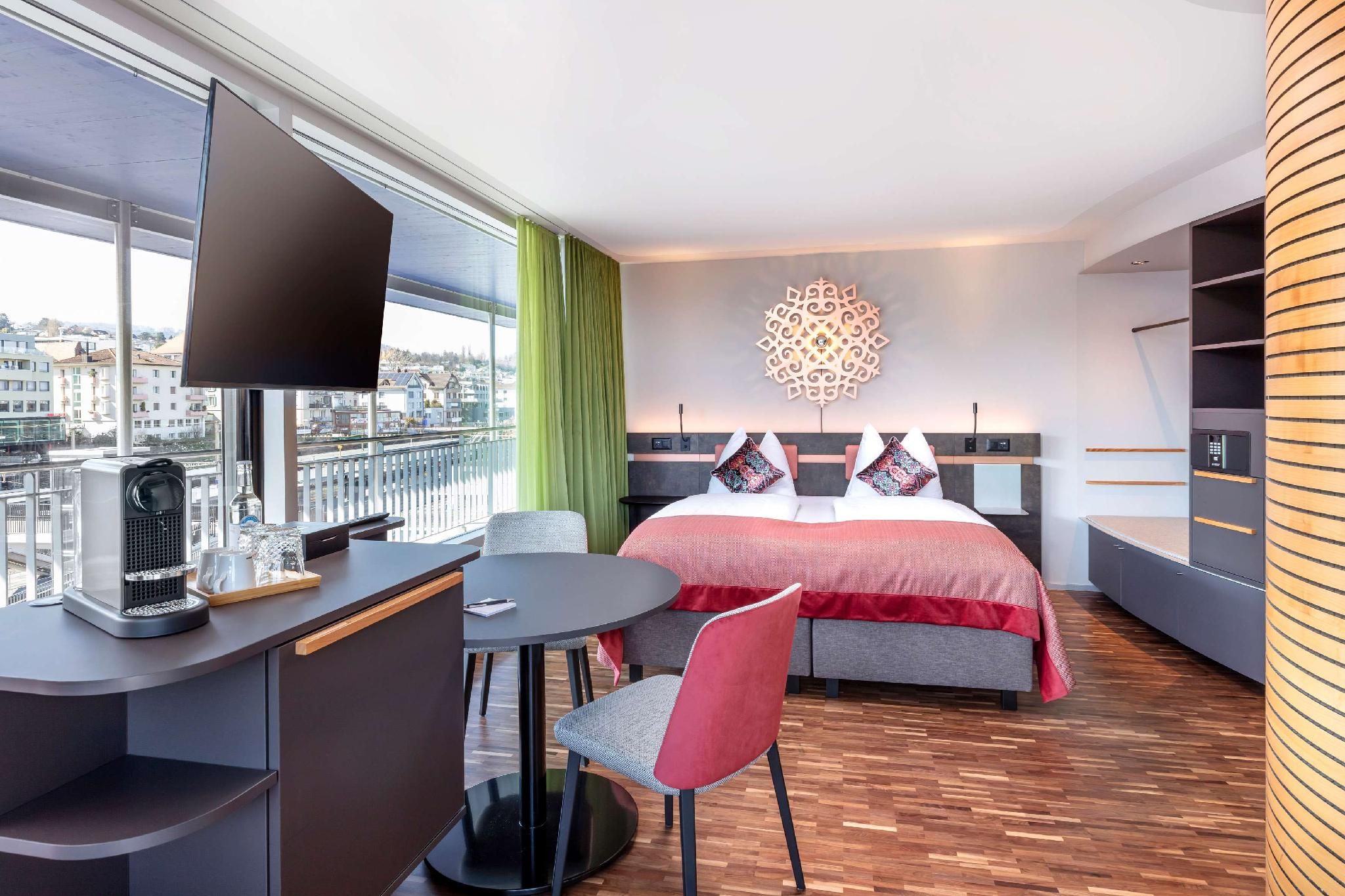 Club King Bed