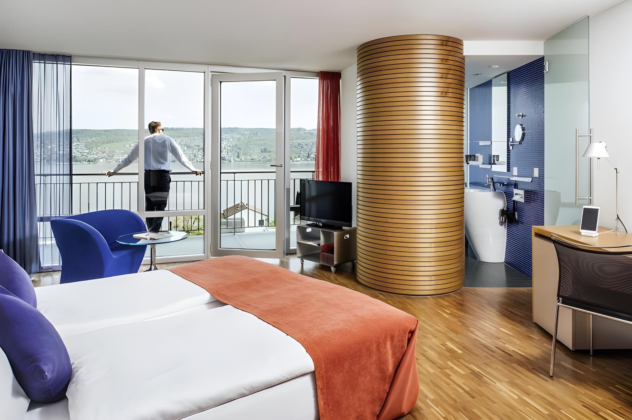 Lake View Double Room with Balcony