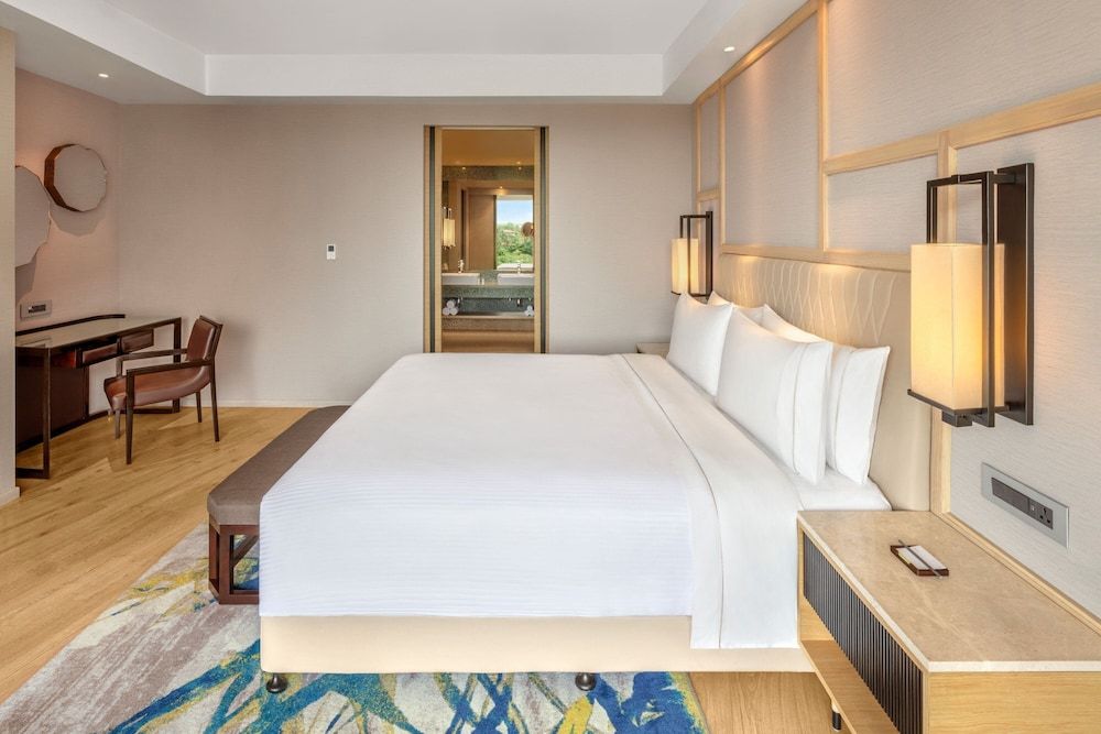 1 King Bed Suite