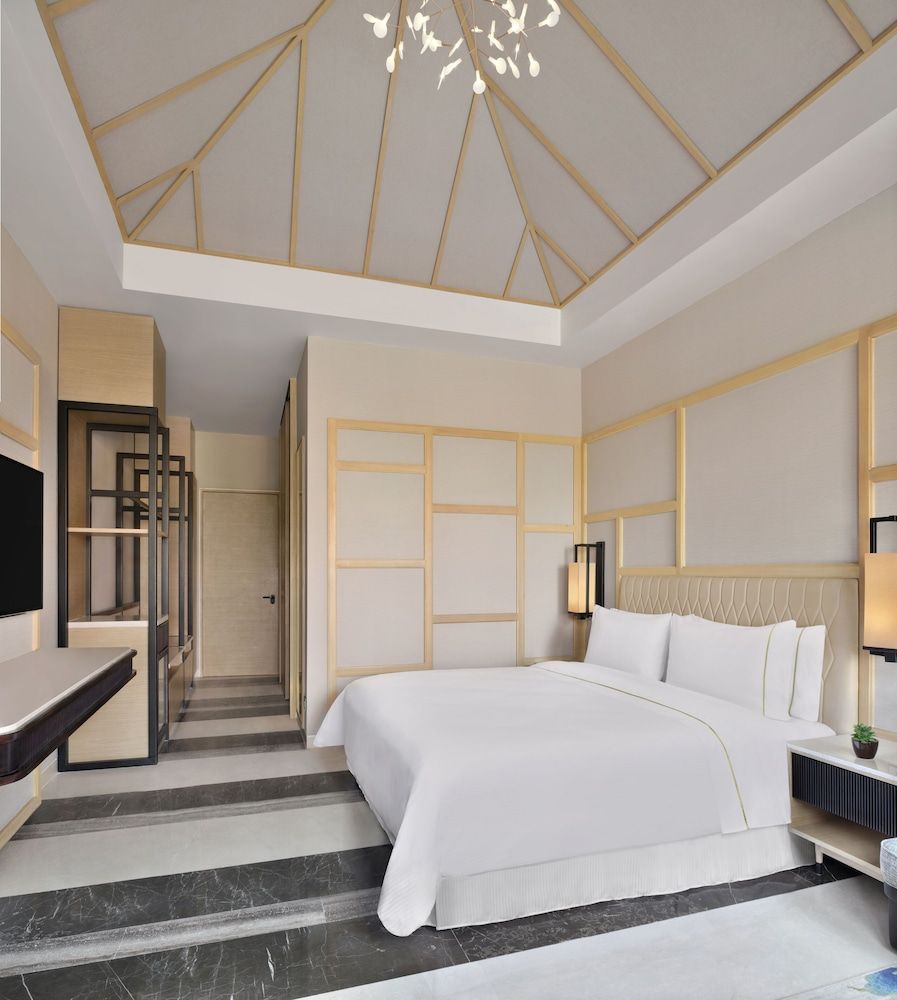 Room, 1 King Bed, Patio, Pool View