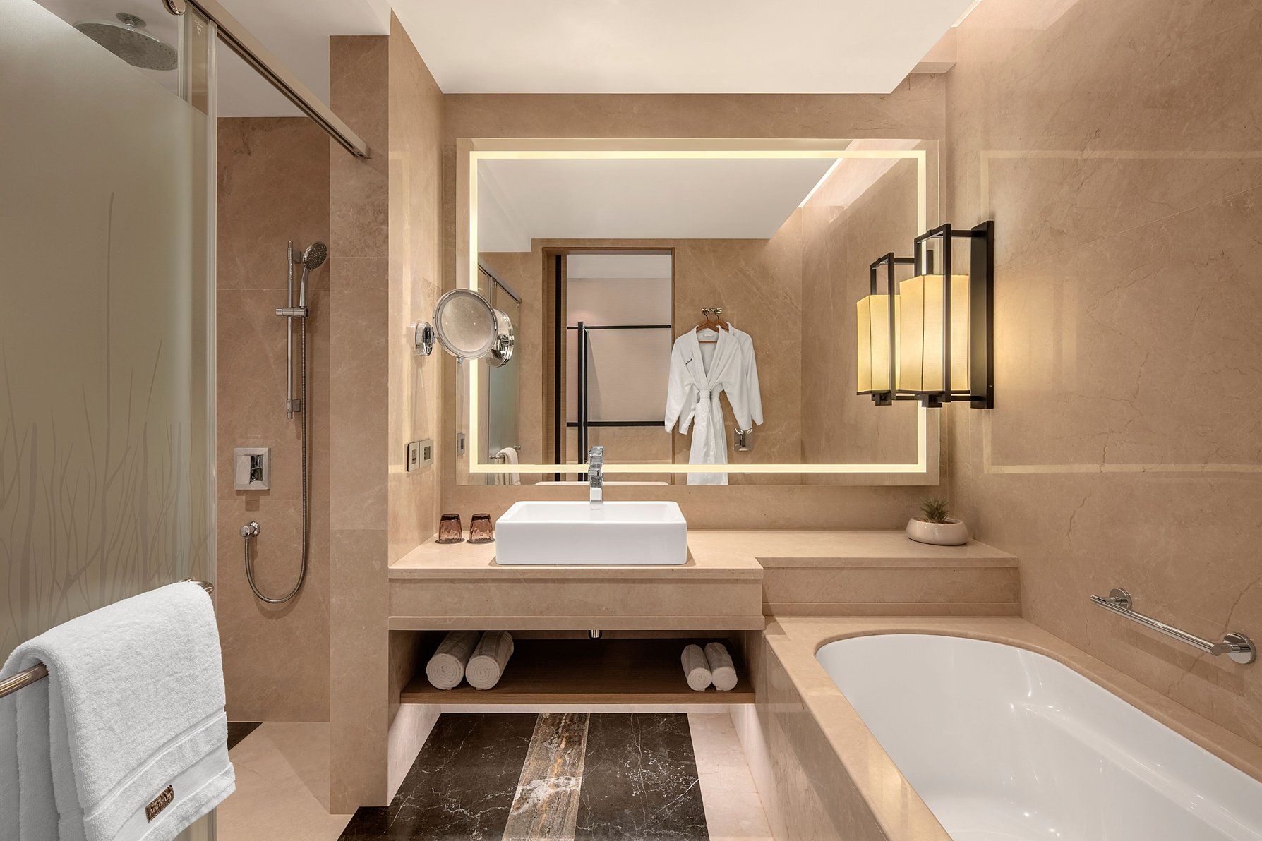 Deluxe Room Bathroom with Bathtub