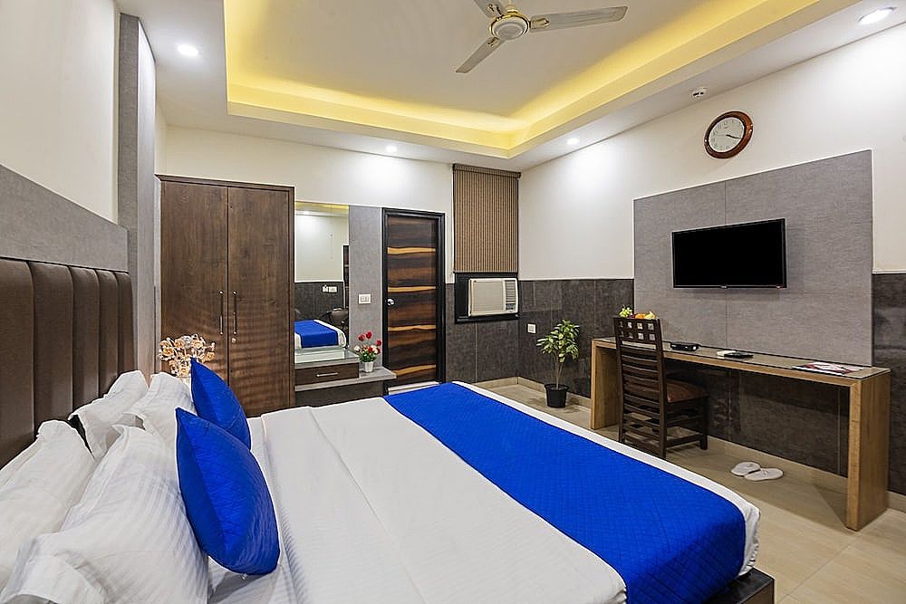 Hotel Mahajan Internatioanal Deluxe Room 16