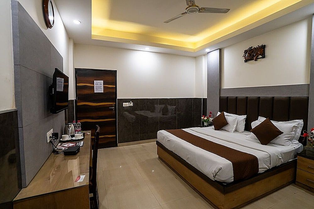 Hotel Mahajan Internatioanal Deluxe Room 10