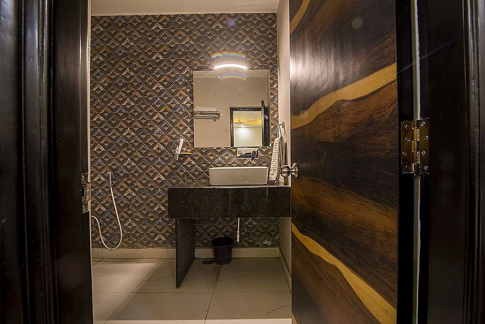 Hotel Mahajan Internatioanal Deluxe Room 23