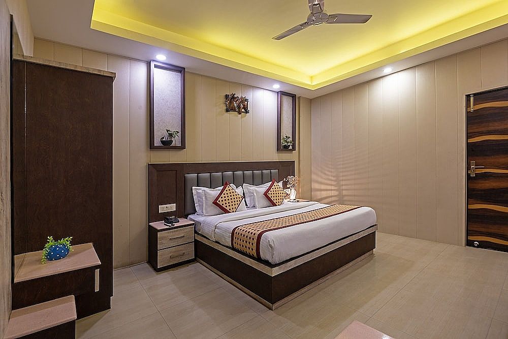 Hotel Mahajan Internatioanal Deluxe Room 18