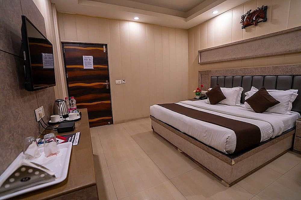 Hotel Mahajan Internatioanal Deluxe Room 7