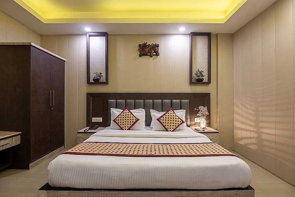 Hotel Mahajan Internatioanal Deluxe Room 17