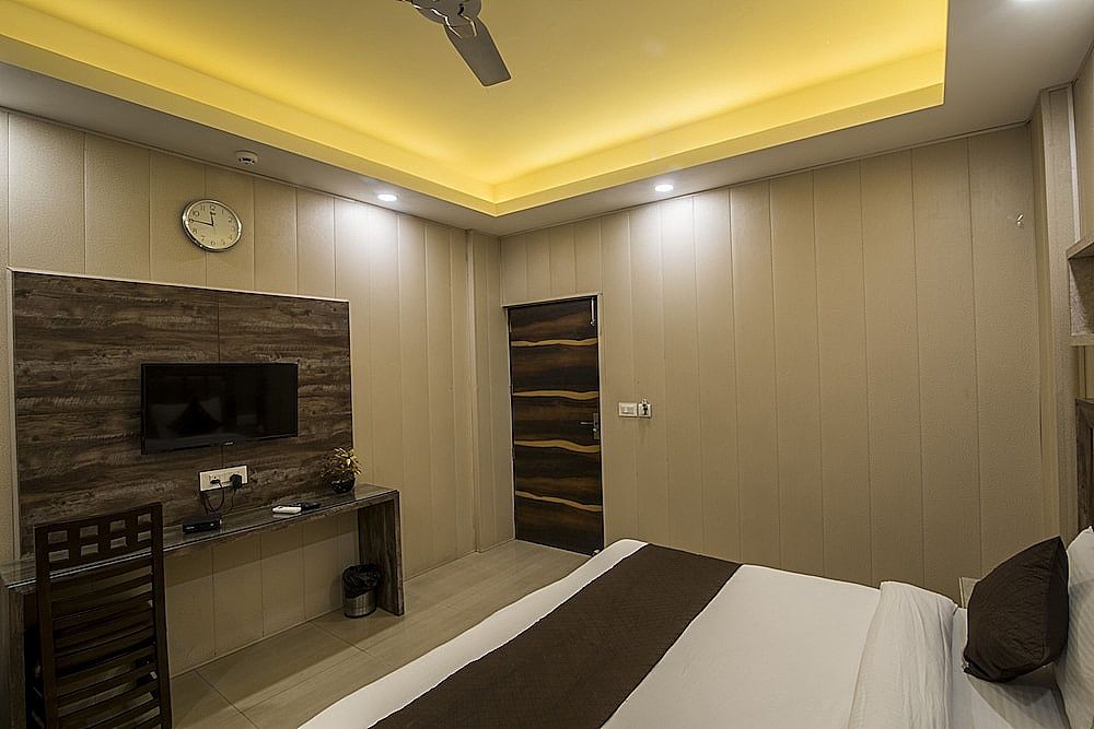 Hotel Mahajan Internatioanal Deluxe Room 26