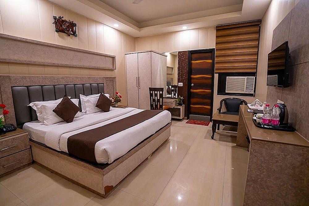Hotel Mahajan Internatioanal Deluxe Room 6