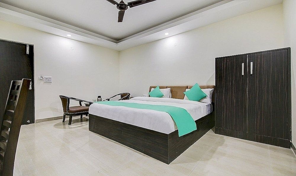 Hotel Mahajan Internatioanal Deluxe Room 4