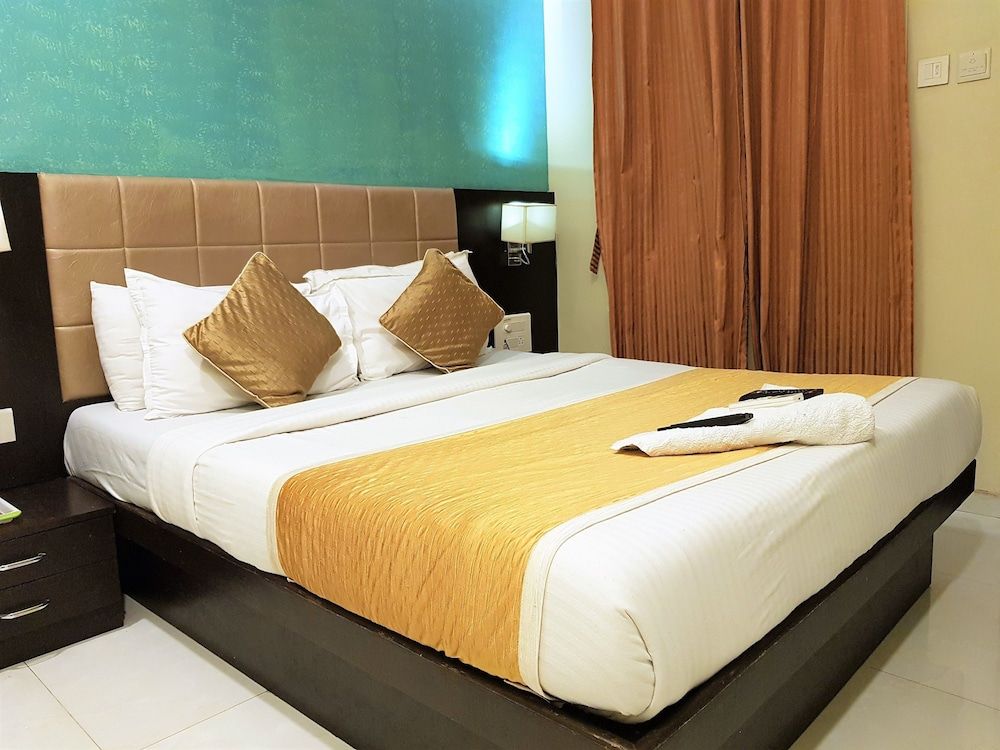 Hexa Avenue Deluxe Double Room 2