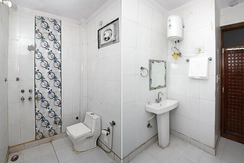 OYO 3814 Stay The Castle Classic Triple Room 4