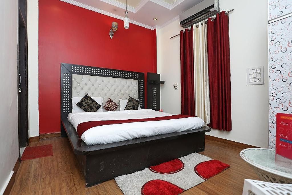 OYO 3814 Stay The Castle Classic Triple Room 5