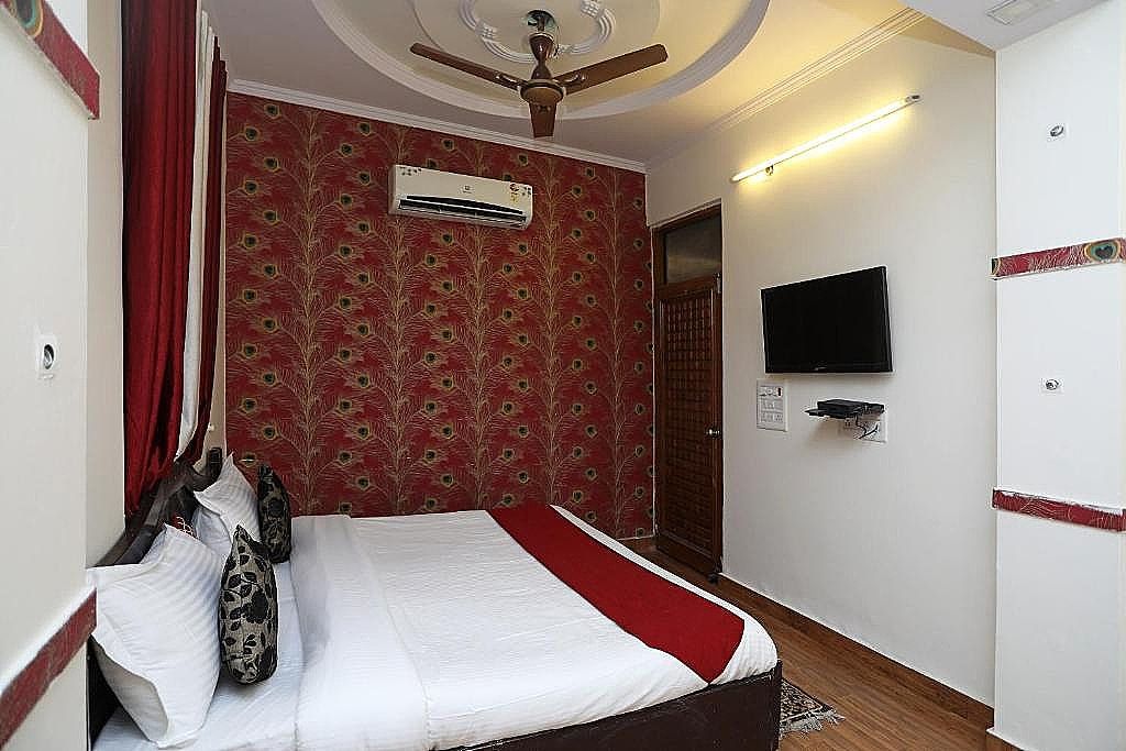 OYO 3814 Stay The Castle Classic Triple Room 7