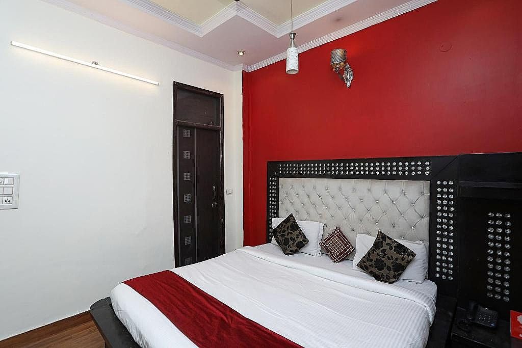 OYO 3814 Stay The Castle Classic Triple Room 9