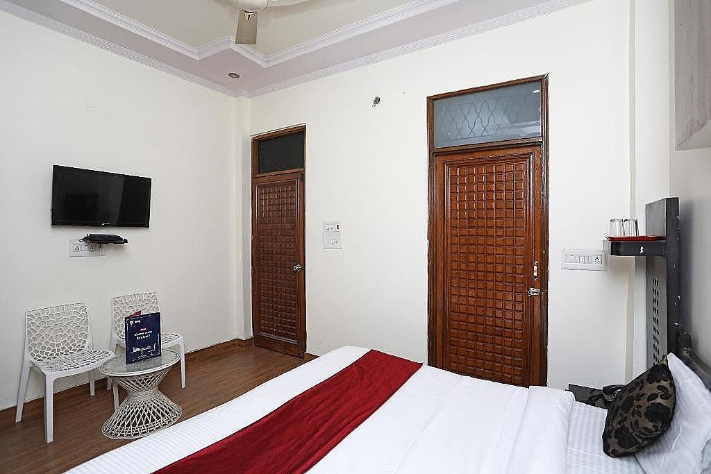 OYO 3814 Stay The Castle Classic Triple Room 8