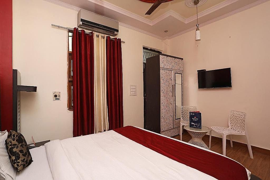 OYO 3814 Stay The Castle Classic Triple Room 6