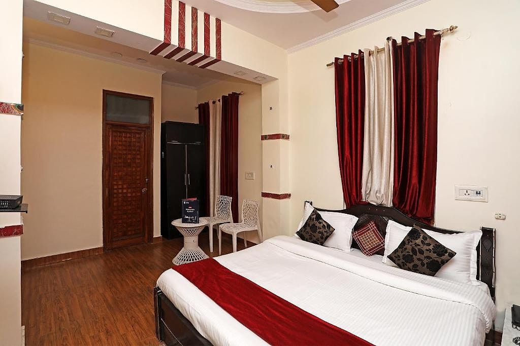 OYO 3814 Stay The Castle Classic Triple Room 12