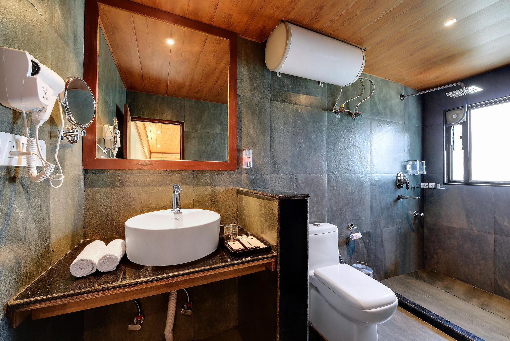 SUMITEL  SHANGRILA Deluxe Double  4