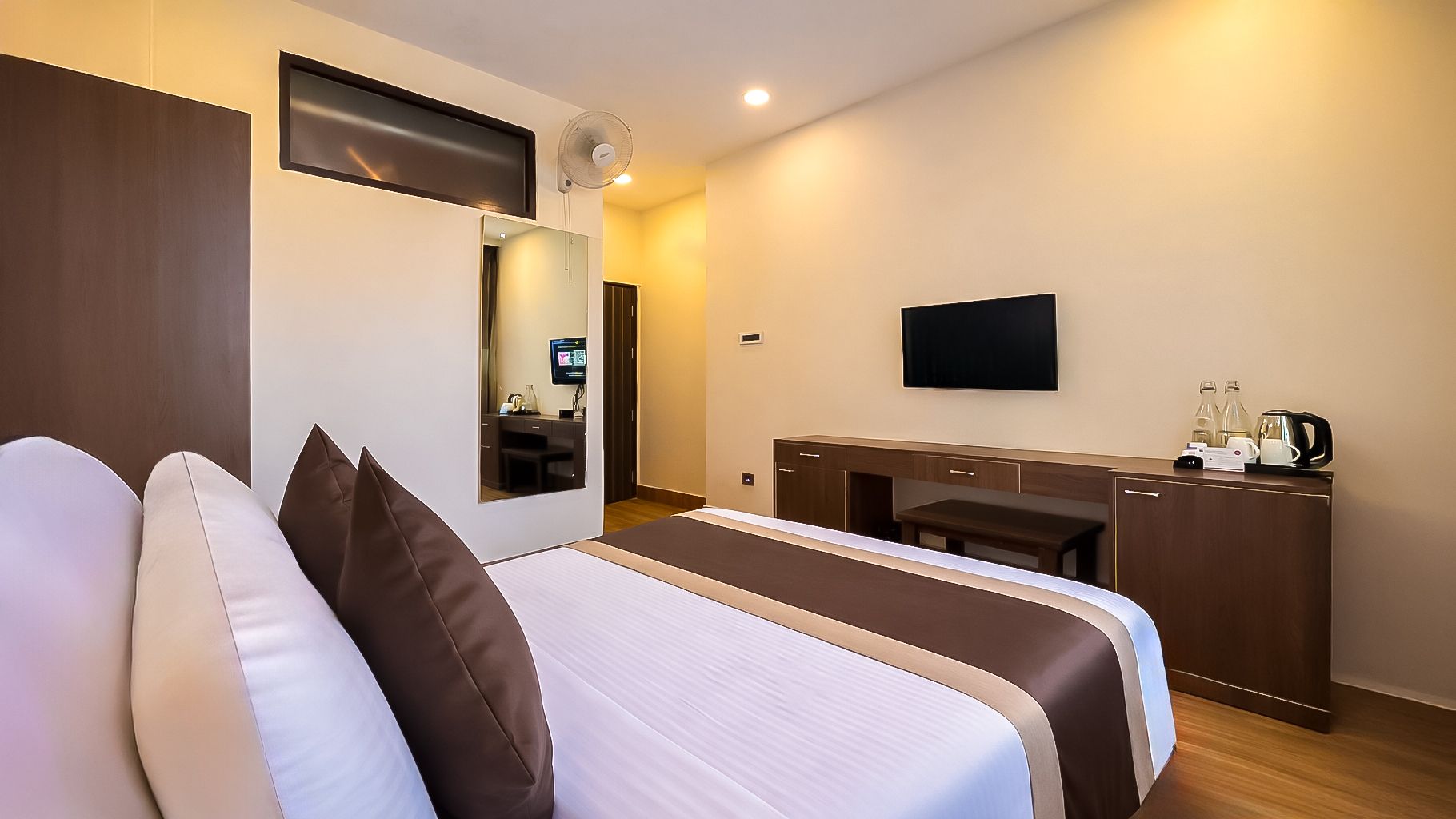 SUMITEL  SHANGRILA Deluxe Double  6