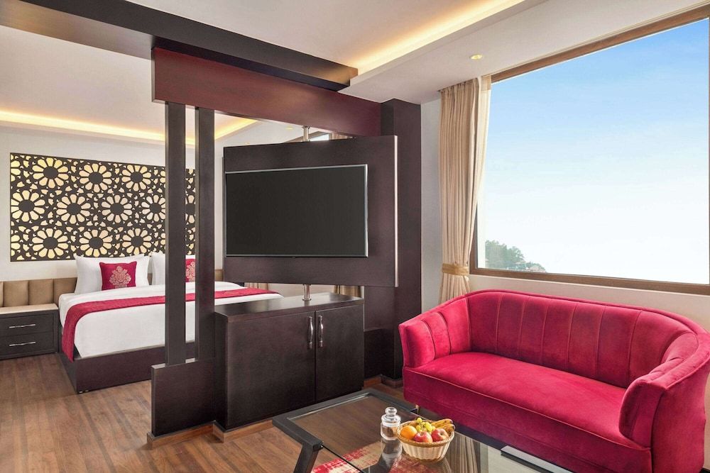 Executive Suite with 1 King Bed and Valley View
