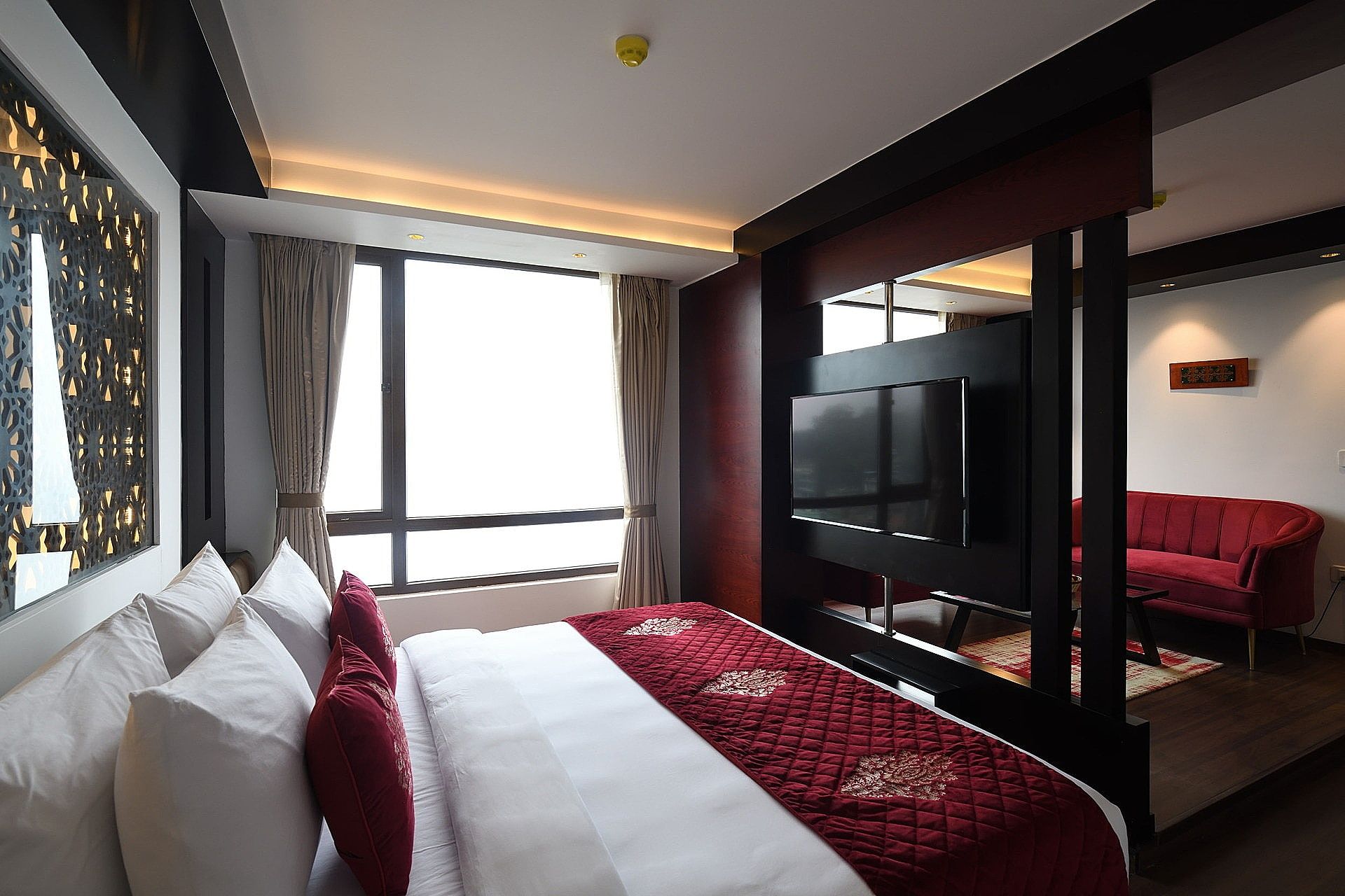 Ramada by Wyndham Gangtok Hotel & Casino Golden 1 King Bed, City View, Non-Smoking 4