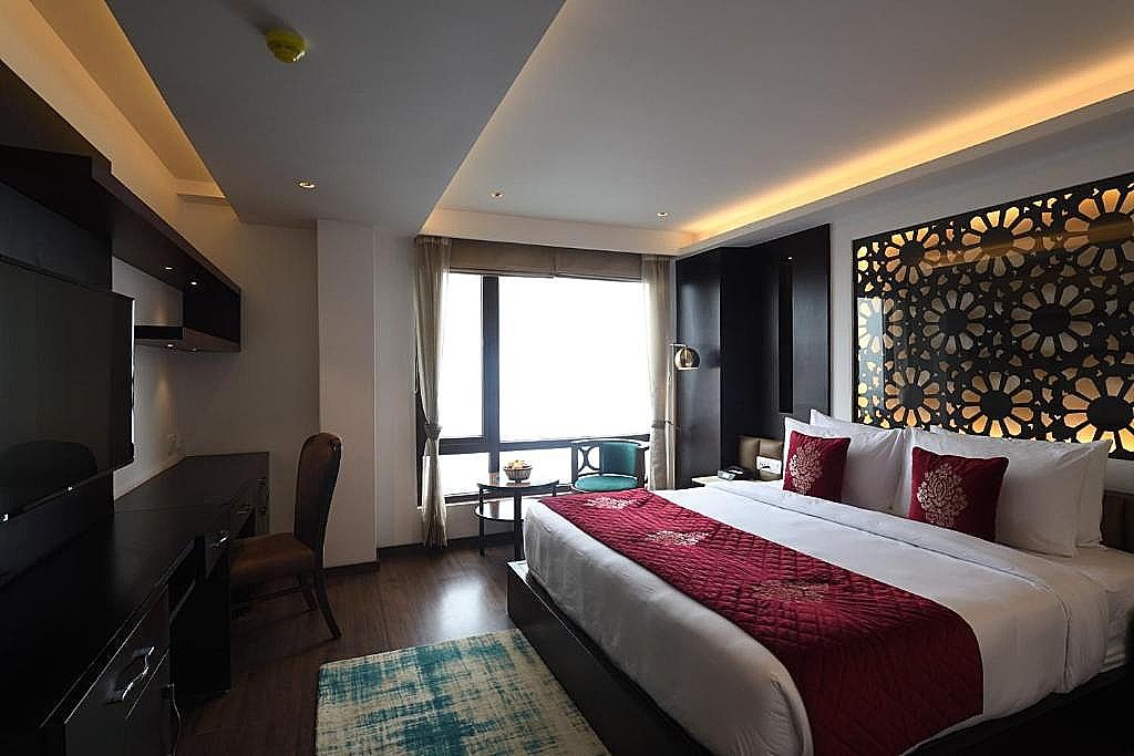 Deluxe Room with King Bed and Valley View